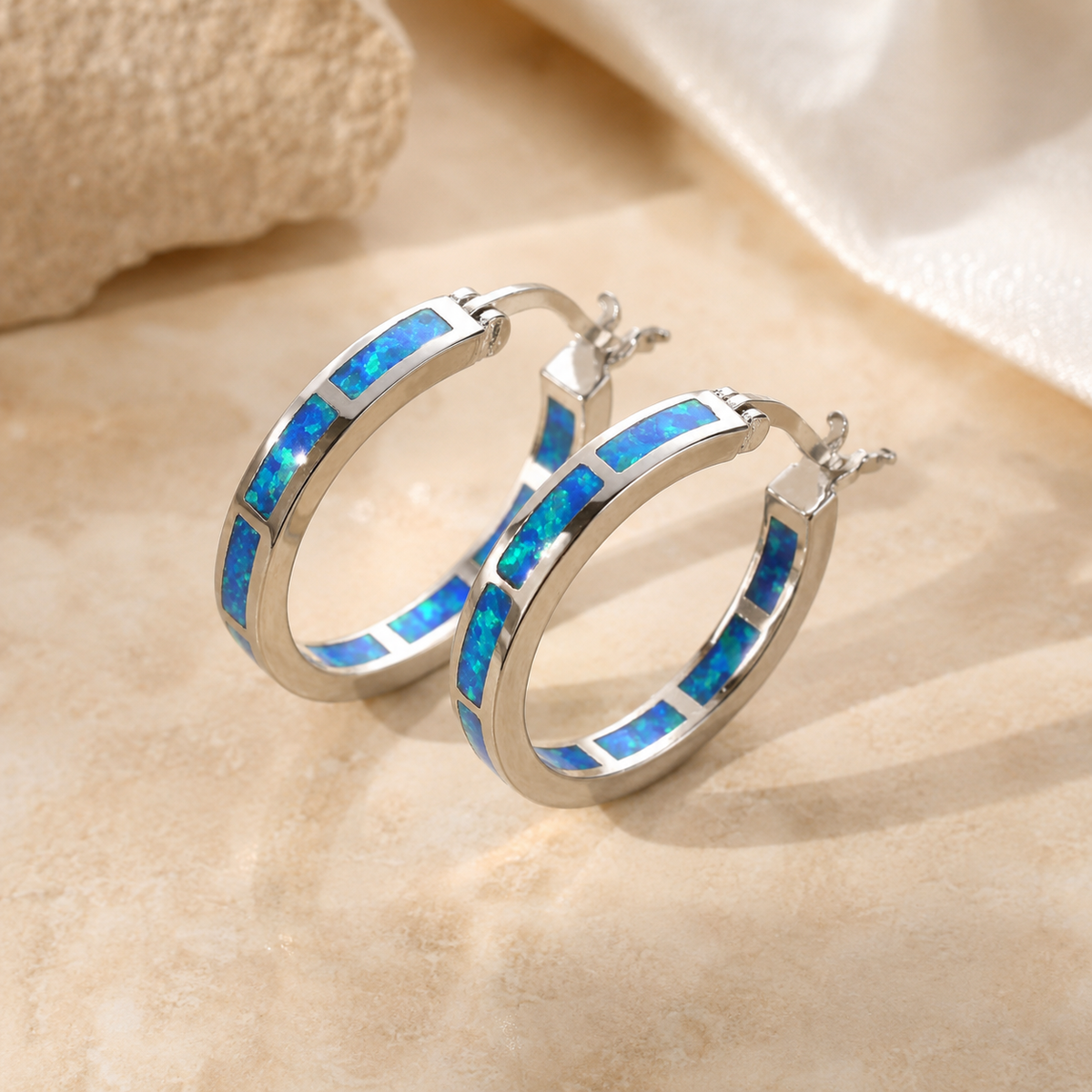 Belén - Orecchini Chic Circolari con Opale di Fuoco Azzurro