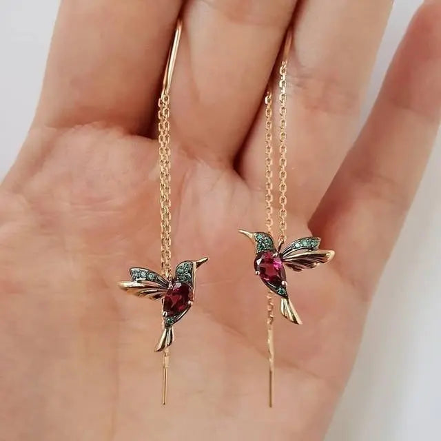 Amalia - Orecchini a Filo con Colibrì Dorato e Cristalli